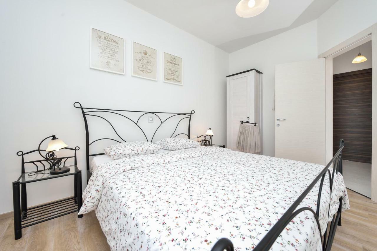 Apartments Feel Good Sukošan Zewnętrze zdjęcie